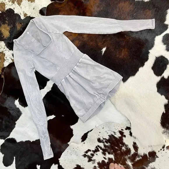 NWOT FREE PEOPLE MOVEMENT LONG SLEEVE RUNSIE WASHED SILVER GREY SHORTS ONESIE - Picture 5 of 6